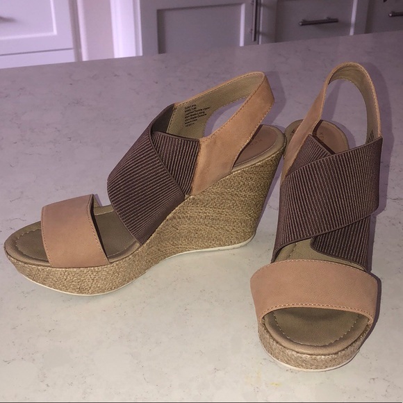 ❌SOLD❌Kenneth Cole wedge - Picture 1 of 8